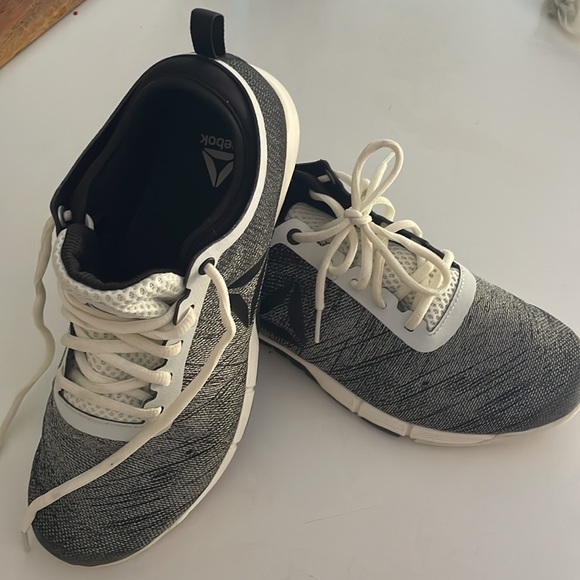 Reebok lightweight comfortable cross trainer, walking shoe - Picture 3 of 5